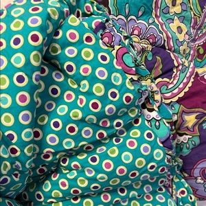 F/Q Vera Bradley reversible comforter I Heather. W/2 standard shams and blanket